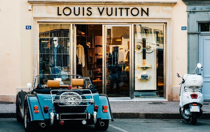 Article Image for Inside the Luxury Goods Market: Focus on France and Italy